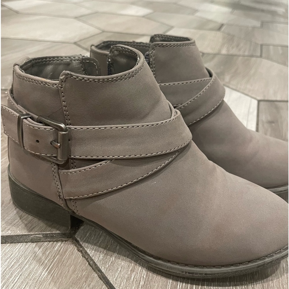Nina booties - faux suede - size 13
